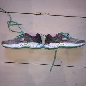 SKETCHERS girls sneaker.